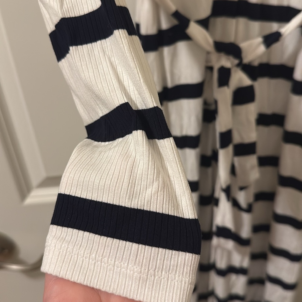 Loft Dress - Picture 2 of 6
